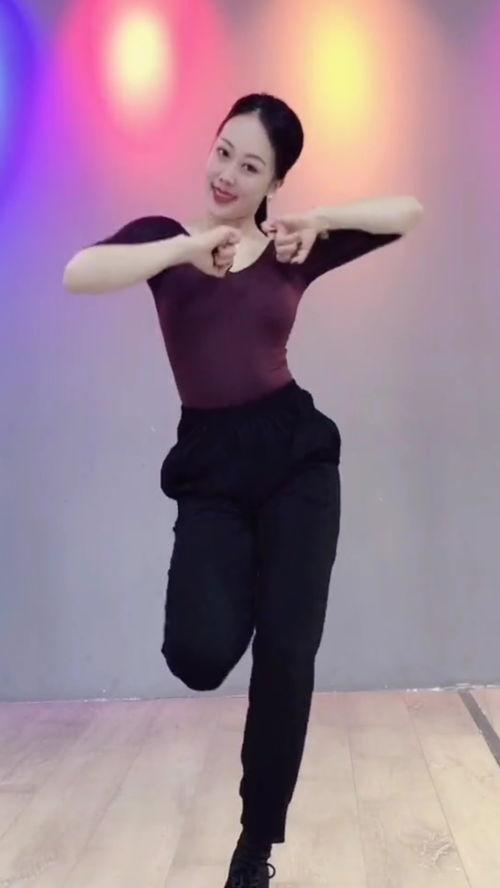 舞蹈美女明星网红图片,网红明星的舞蹈风采瞬间