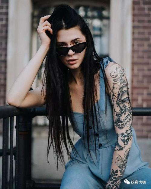 纹身美女明星网红图片,揭秘网红明星的个性纹身艺术