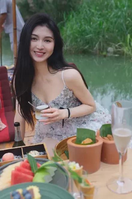 小明星网红大肚杯图片,小明星的时尚生活新宠