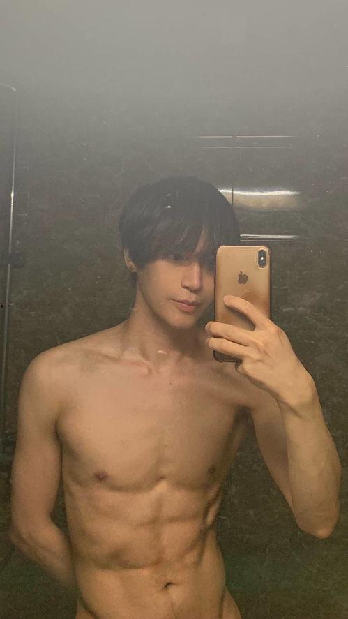 男明星网红腹肌照片图片,男明星网红健身风采展示