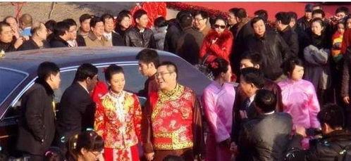明星网红富太太新年服装,明星网红富太太们的时尚穿搭盛宴