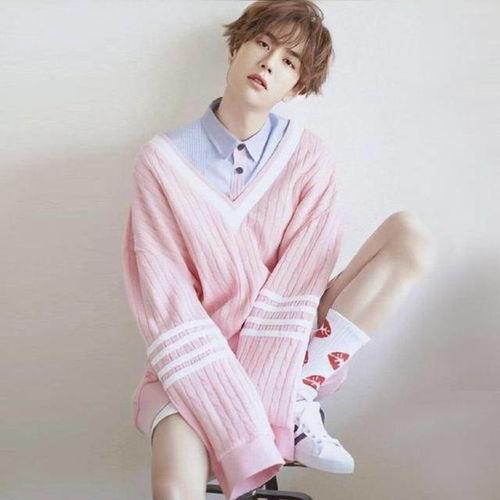 明星网红同款男生毛衣,揭秘明星网红同款男生毛衣，冬季必备时尚单品