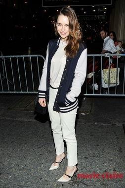 棒球外套明星网红是谁,揭秘当红明星网红的穿搭秘诀