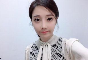 明星网红小选手是谁呀,明星网红小选手，是谁在舞台上闪耀光芒？