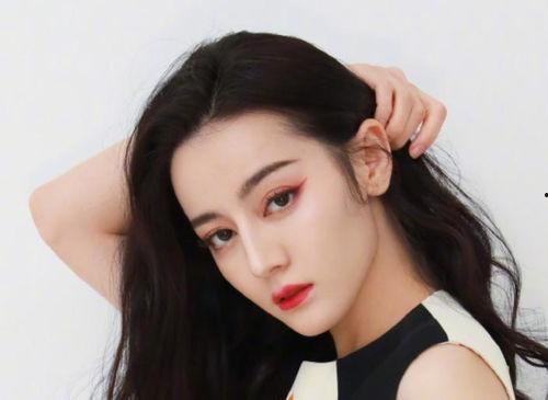 明星网红前十名,揭秘当前最受欢迎的十大明星网红！”