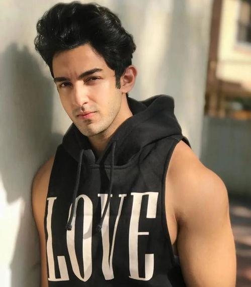 胖胖的男明星网红图片