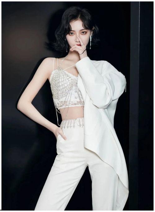 明星网红腰链是谁,明星追捧的时尚新宠